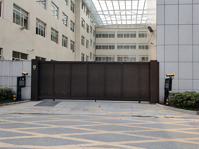 長(zhǎng)沙雨花農(nóng)商行金庫(kù)-鋅鋼平移門(mén)8米